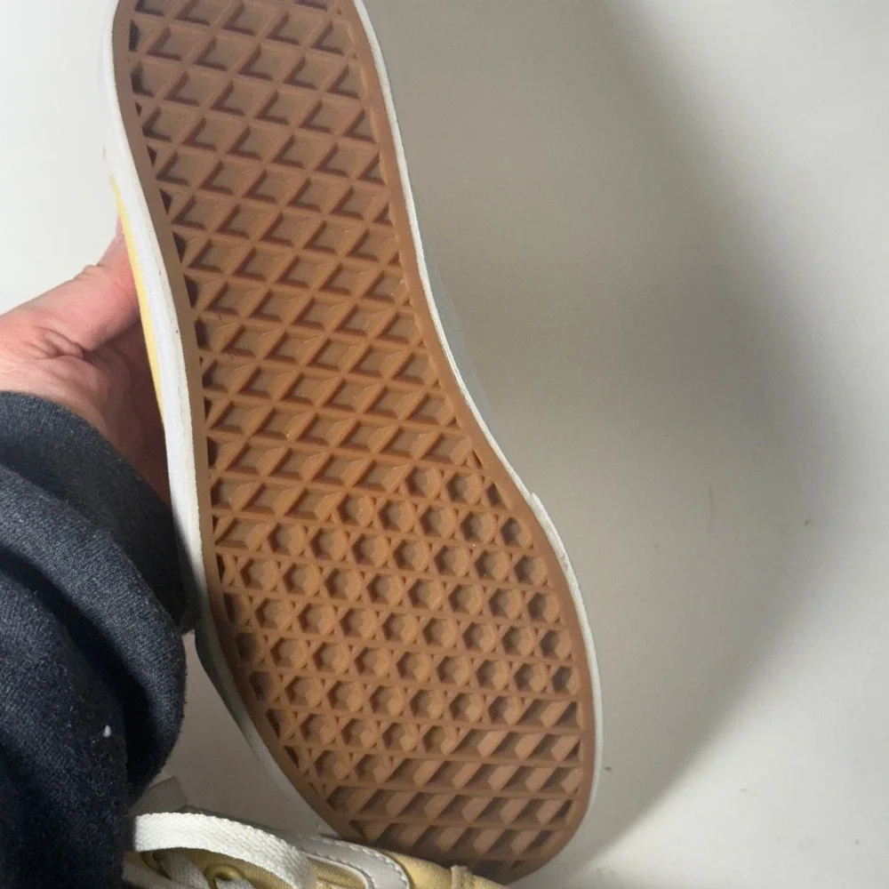 Vans Ward Low Top‎ Pale Yellow Canvas Skate Shoes Womens 7.5 500714